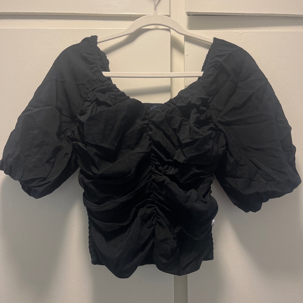 Cute Black Ruched Gap Top